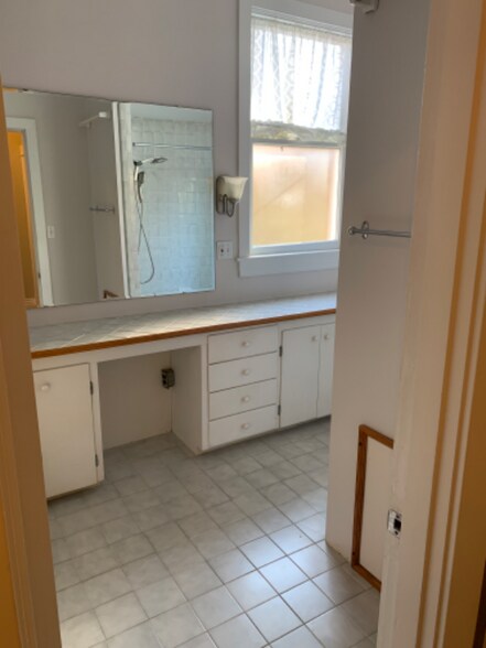 Building Photo - 1522 Rosewood Ave