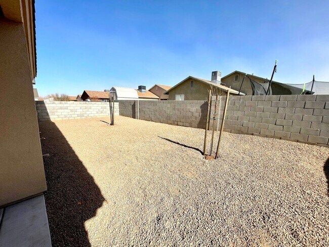 Building Photo - Beautiful 3 Bedroom 2 Bathroom Home! *HOME IS CURRENTLY OCCUPIED, PLEASE DO NOT DISTURB THE TENANT*