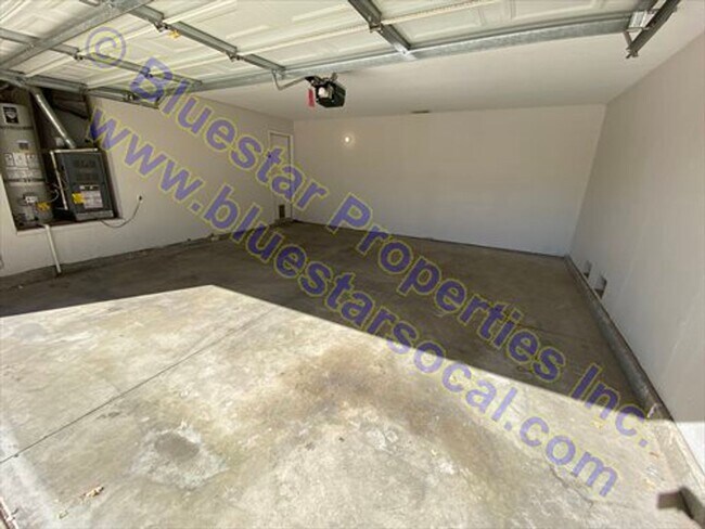 Building Photo - 10840 Floral St