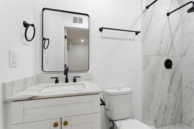 Building Photo - 326 6th Ave N