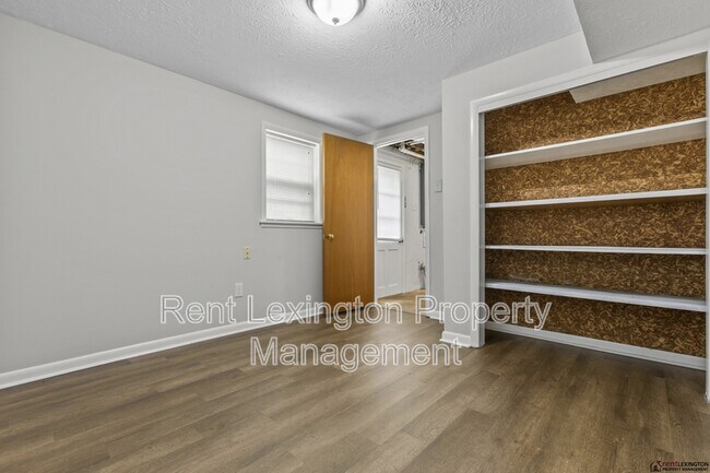 Building Photo - 2124 Violet Rd