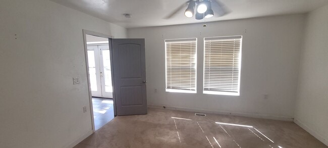 Building Photo - Charming home