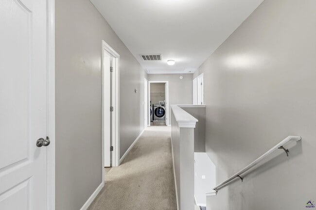 Building Photo - 100 Stoney Creek Dr