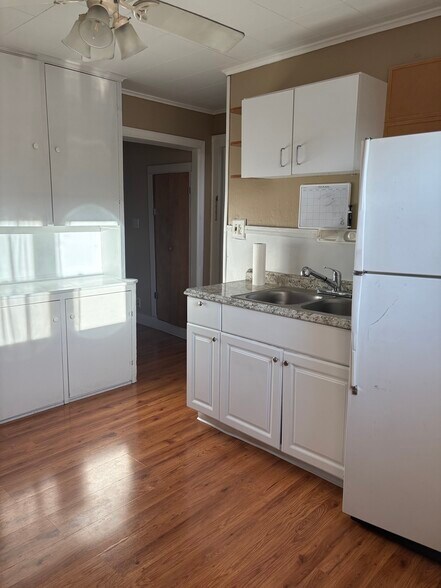 Building Photo - 87 Dempster St