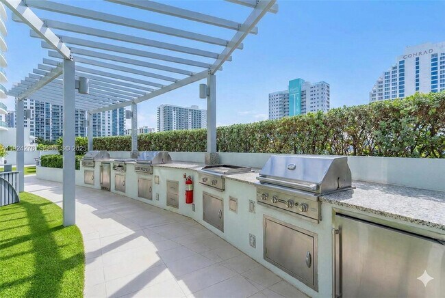 Building Photo - 701 N Fort Lauderdale Beach Blvd