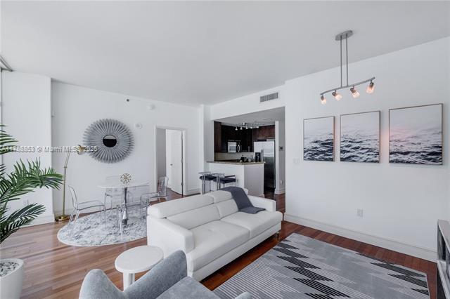 Building Photo - 6515 Collins Ave