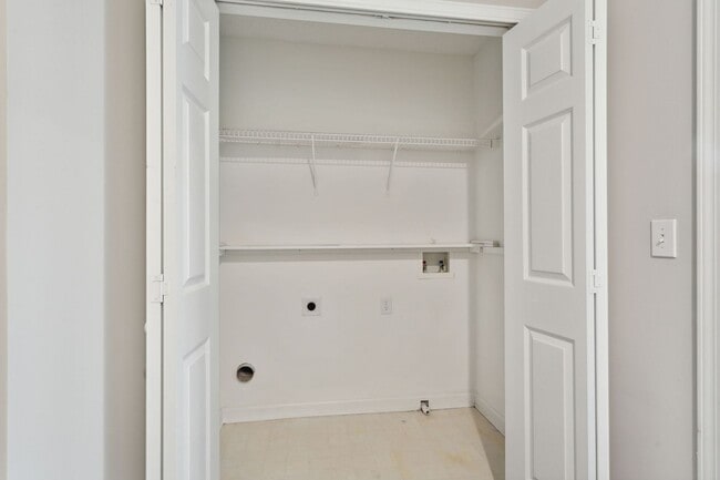 Building Photo - 372 Azalea Cir