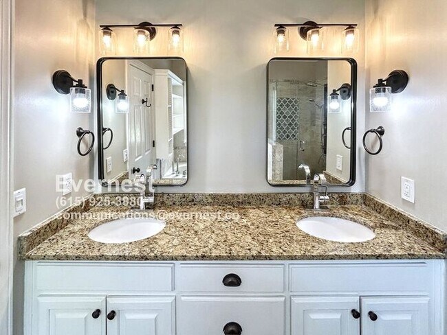 Building Photo - 4-Bedroom, 3.5-Bathroom Home in a Peaceful...
