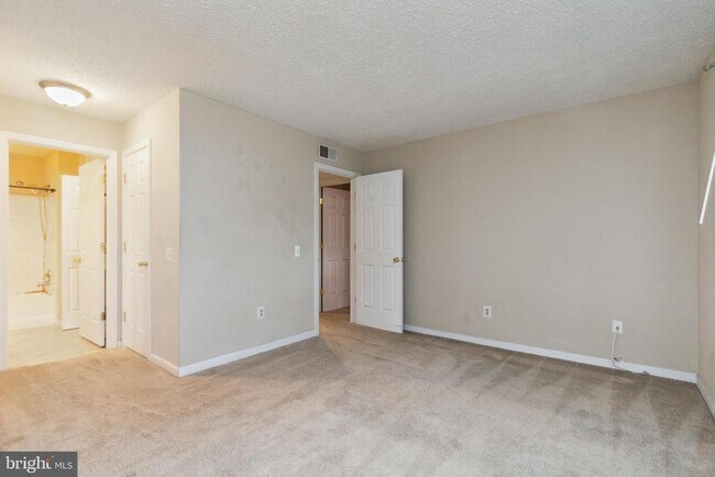 Building Photo - 9260 Niki Pl