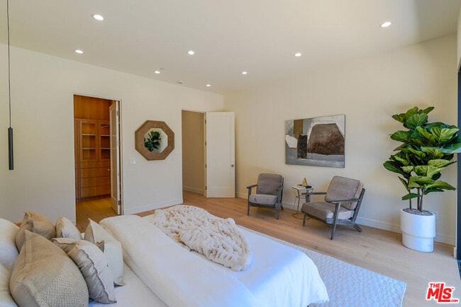 Building Photo - 4936 Coolidge Ave