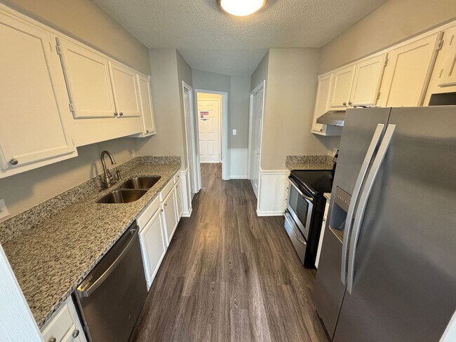 Building Photo - Gorgeous Three Bedroom Home!