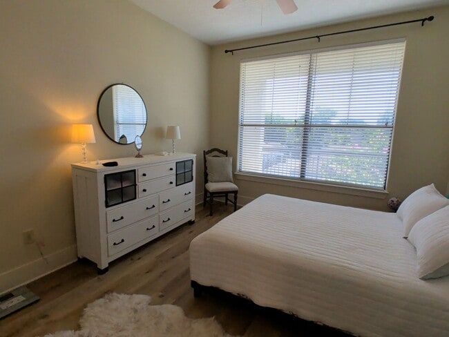 Building Photo - 2-Bed/2-Bath in Green Hills/Hillsboro Village