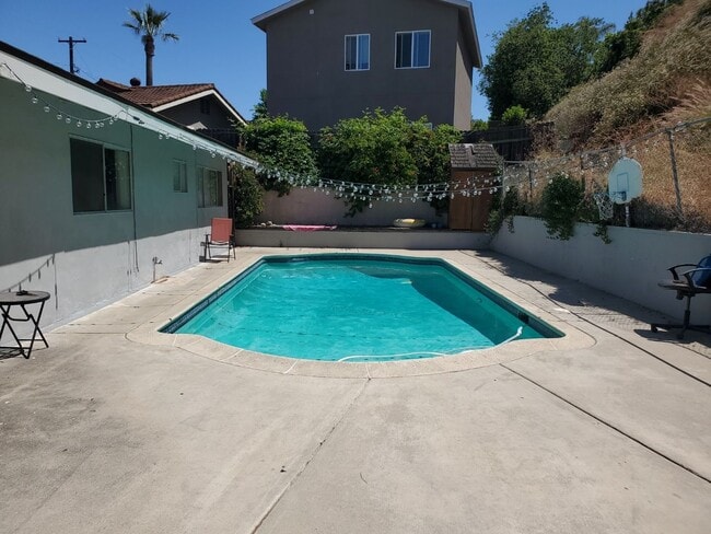 Building Photo - Single-story home with a private pool in the SDSU.