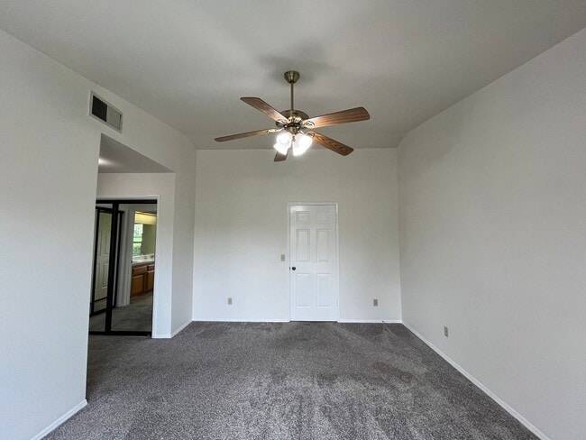 Building Photo - 924 Torrey Pines Dr