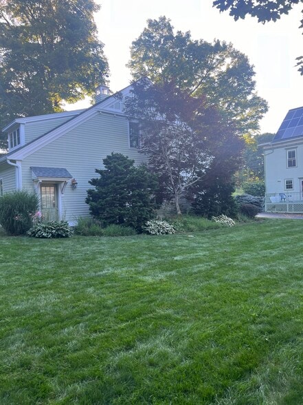 Large Backyard - 256 Main St