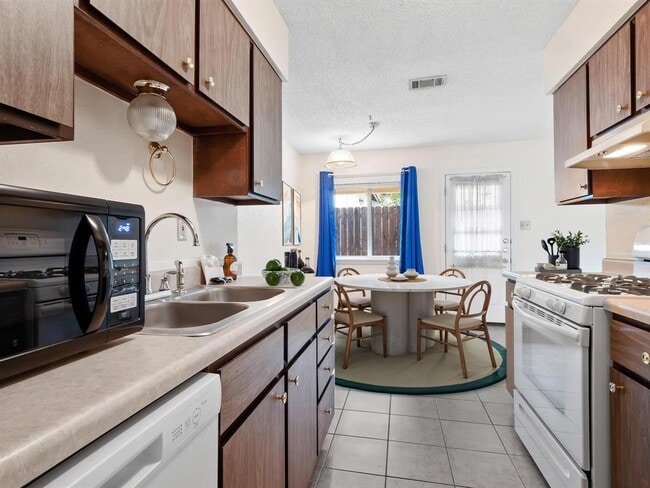 Building Photo - 3513 Westchester Ave