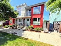 Building Photo - Mount Baker/Columbia City Townhouse