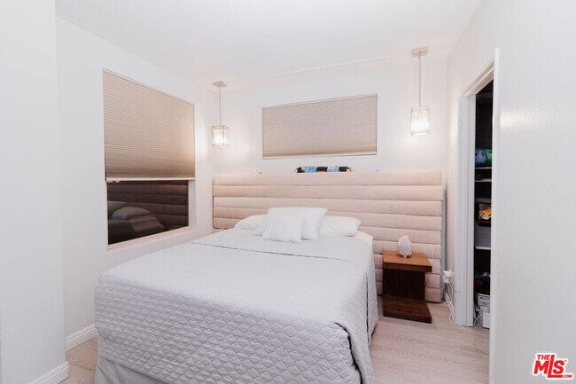 Building Photo - 1245 Wilcox Ave