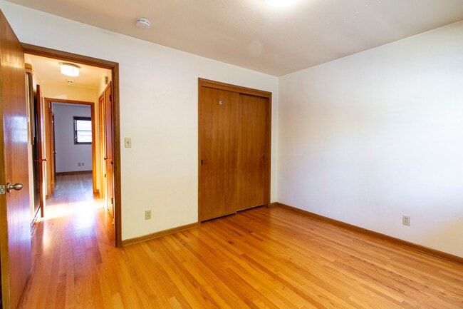 Building Photo - Fantastic SE Portland Home with Parking, Hardwoods, Charming Character, and Large Patio