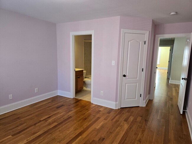 Building Photo - 3653 Pleasants Ridge Dr