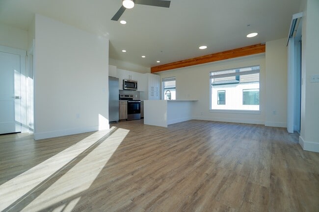 Building Photo - 4613 Iota St