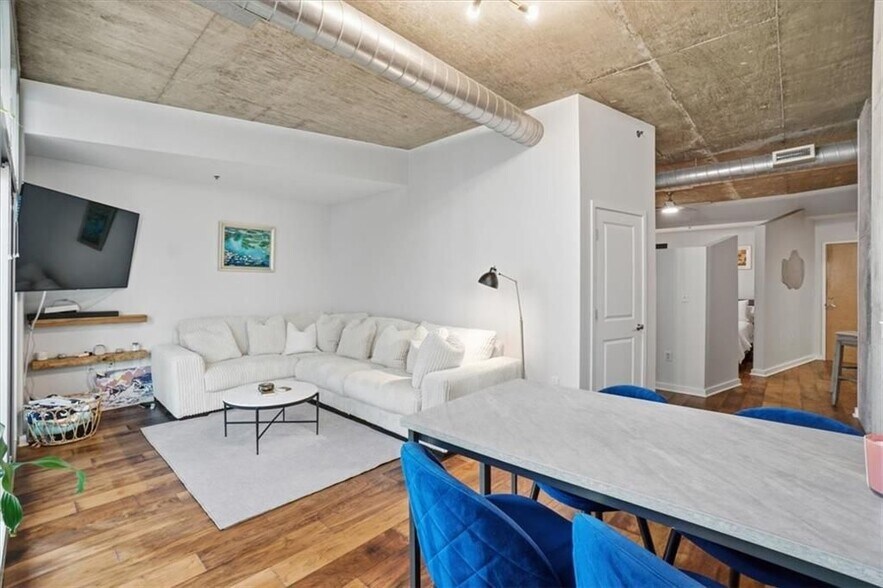 Building Photo - 923 Peachtree St NE