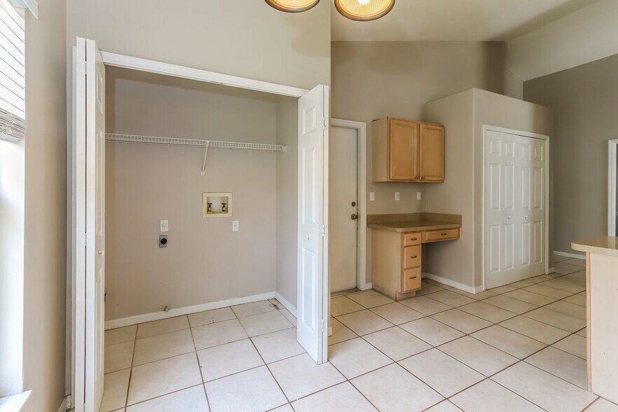 Building Photo - 1324 Crimson Clover Ln