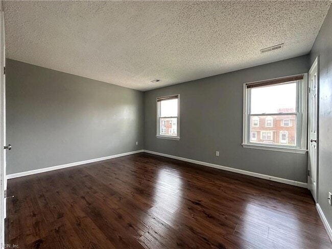 Building Photo - 1347 Battleford Dr