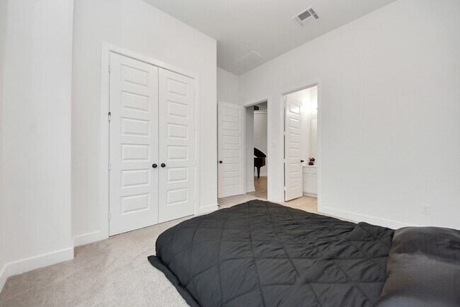 Building Photo - 29021 Red Lp Dr