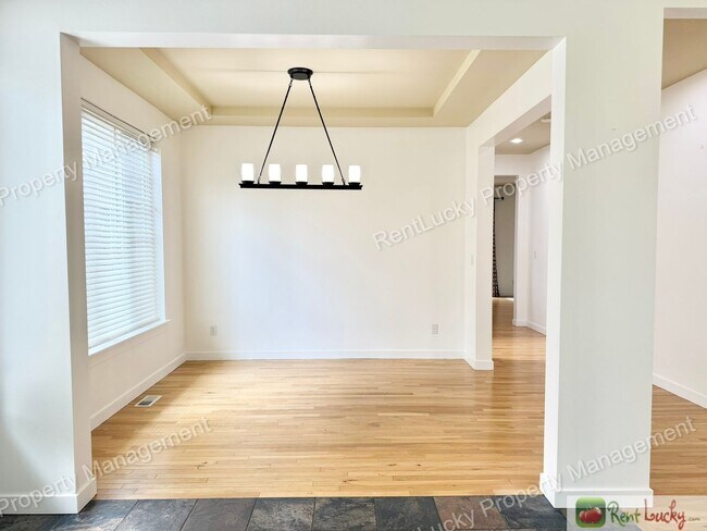 Building Photo - 16432 42nd Dr SE