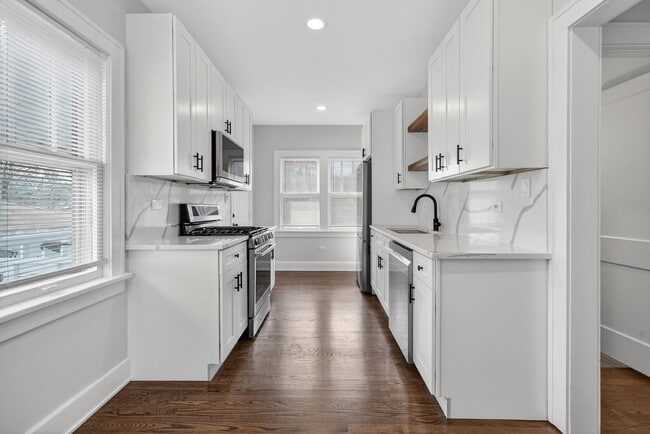 Building Photo - 741 S Jackson St