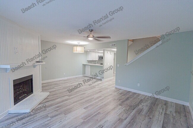 Building Photo - 33 Shadow Moss Pl