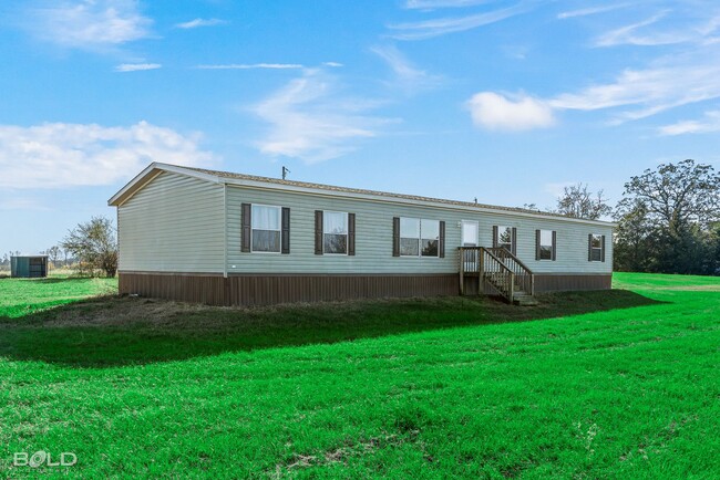 Building Photo - Country LIving!!