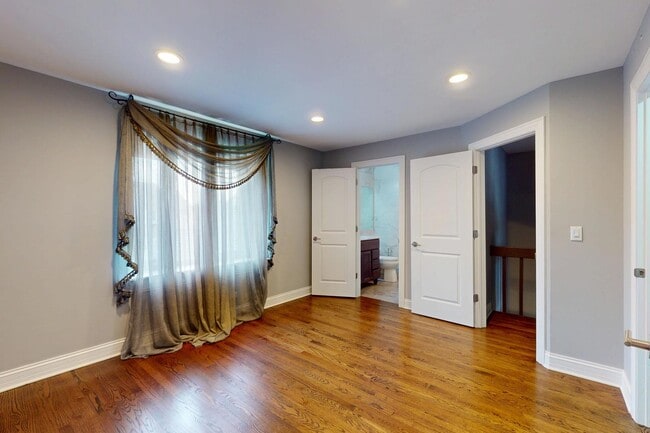 Building Photo - 333 Redwing Dr