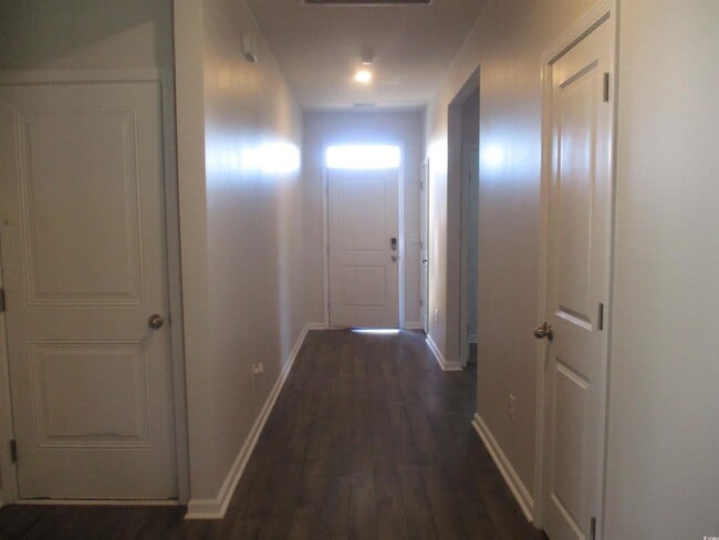 Building Photo - 1128 Sennema Cir