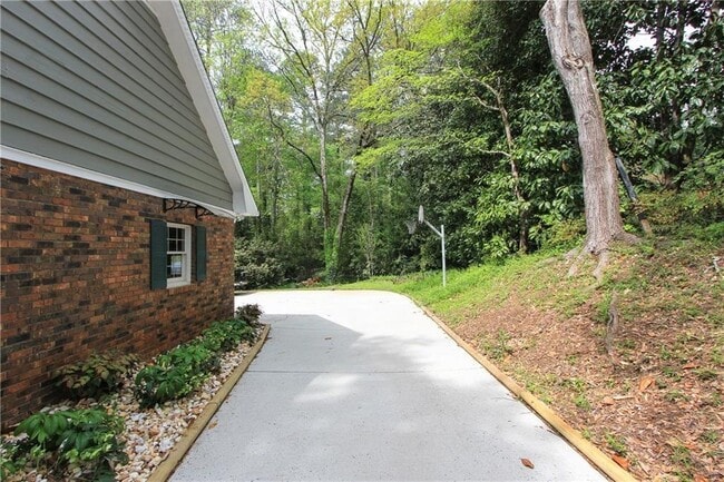 Building Photo - 1365 Timberland Dr