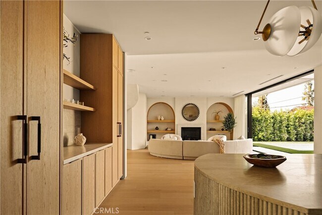 Building Photo - 5006 Enfield Ave