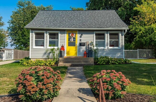 Front of House - 407 S Main St