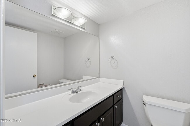 Building Photo - 1628 E Logan Dr