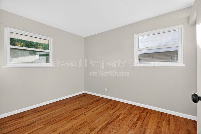 Building Photo - 710 Tyson Dr
