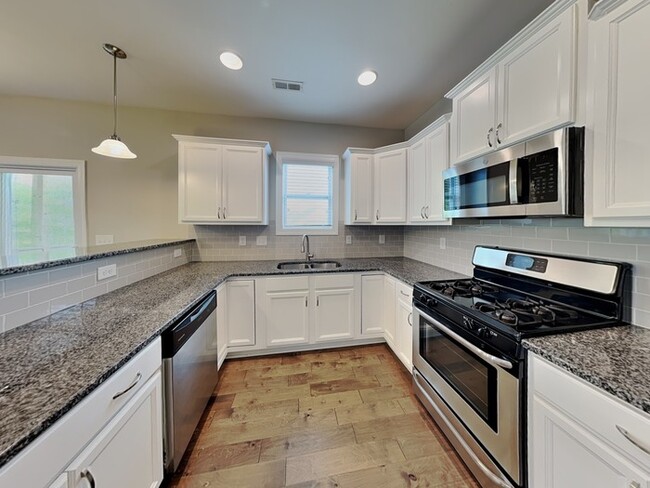 Building Photo - 105 Hilldebrant Dr