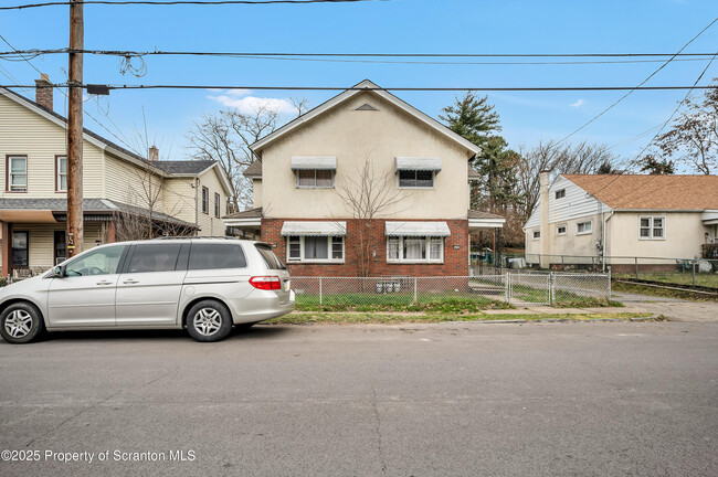 Building Photo - 1235 Diamond Ave