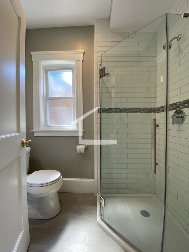 Building Photo - 313 Tappan St