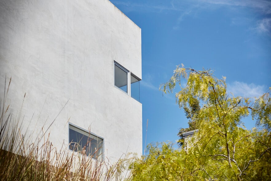 Balconies are integrated into the architecture - 703 Palms Blvd