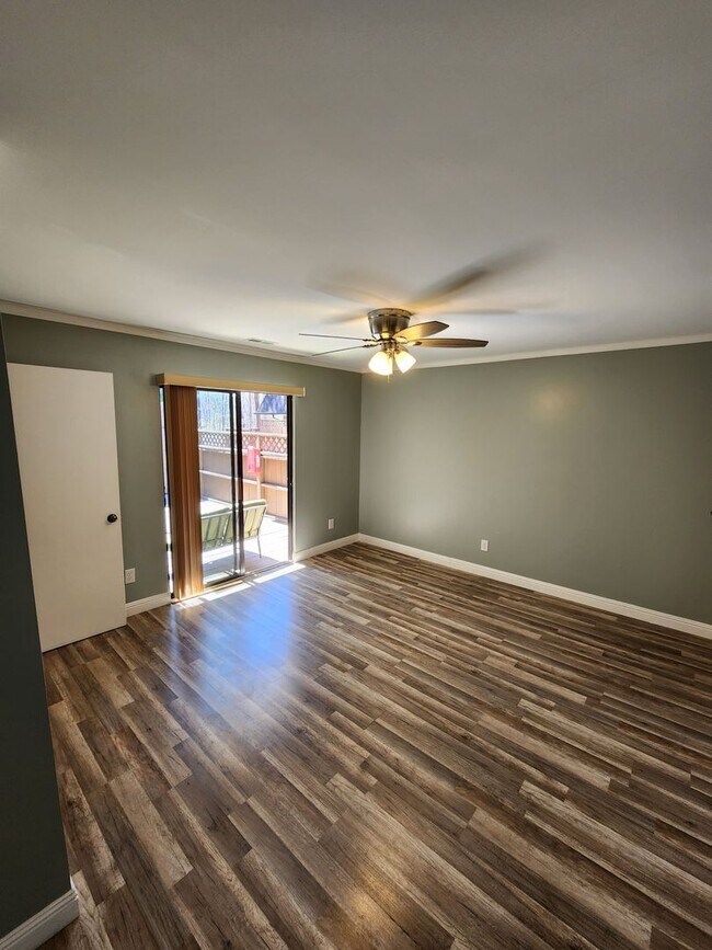 Building Photo - Chapel Hill / Finley Forest Townhouse AVAIL