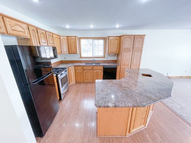 Building Photo - 3 bedroom, 2 bath House