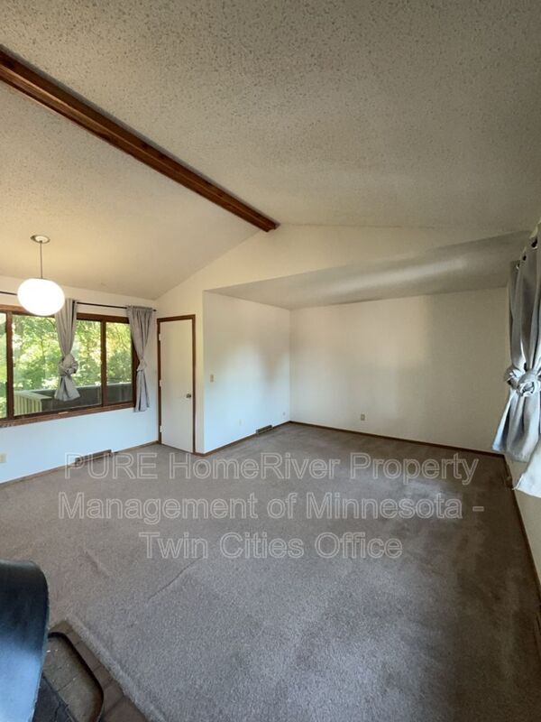 Building Photo - 1514 N Timber Ridge