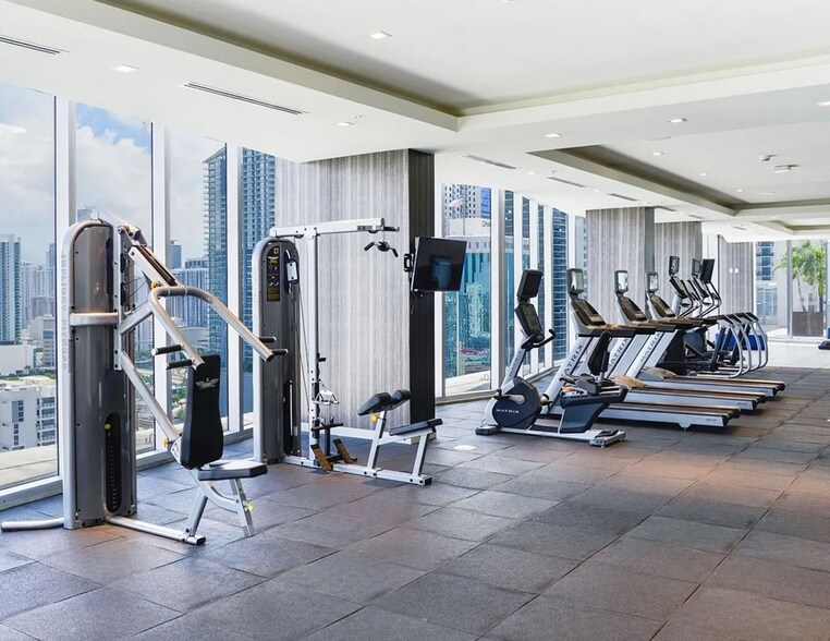 Building Photo - 1010 SW 2nd Ave