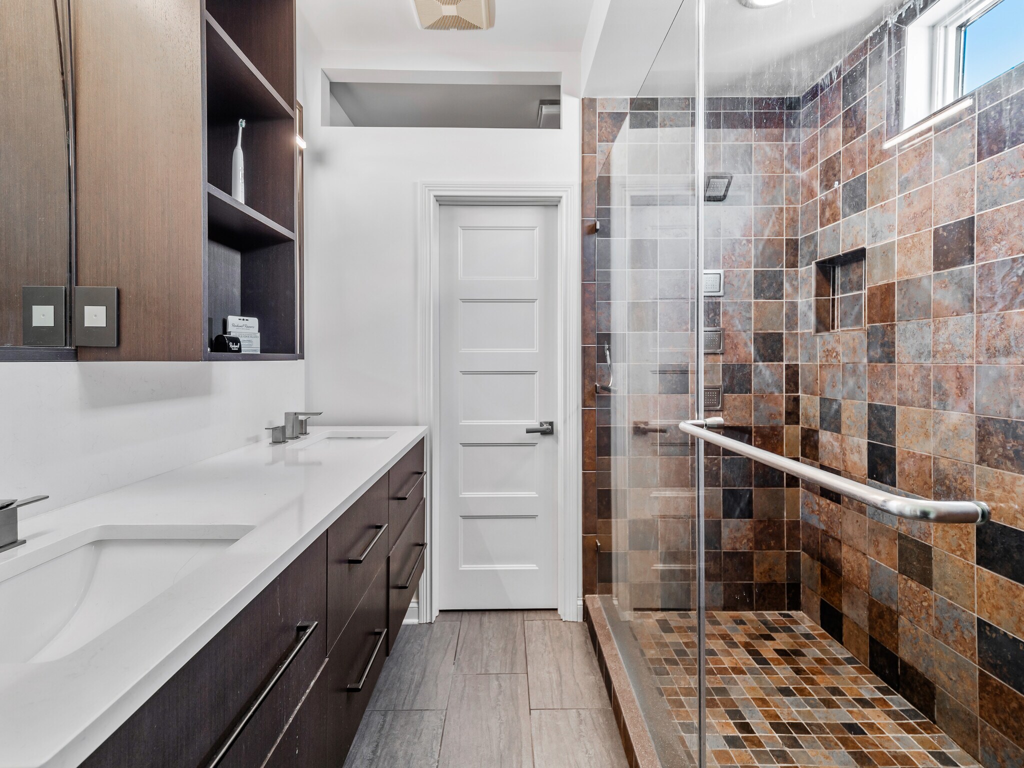 Building Photo - 1471 Lindazzo Ave