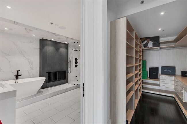 Building Photo - 2233 Peachtree Rd NE